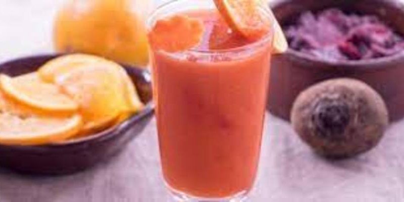 طريقة عصير الشمندر والبرتقال في المنزل بكل سهولة