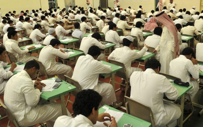 موعد التوقيت الشتوي في السعودية للمدارس ١٤٤٥.. توقيت الاصطفاف الصباحي في مدارس المملكة