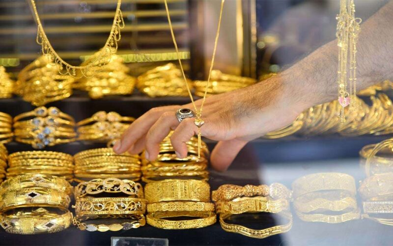 كم سعر الذهب عالميا بالدولار اليوم الخميس 2 نوفمبر 2023 بالمصنعية للمستهلك