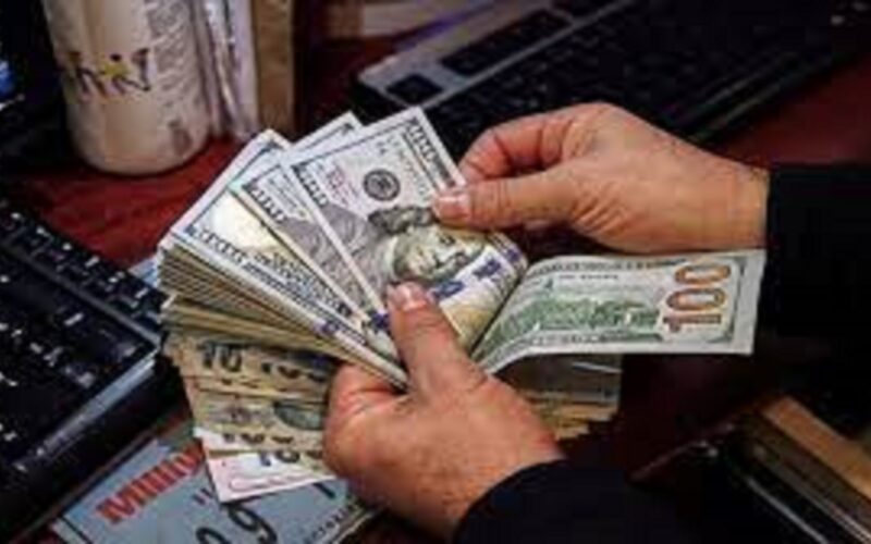 “الدولار طار” هل يتوقع ارتفاع سعر الدولار في العراق.. تعرف على سعر الدولار مقابل الدينار العراقي
