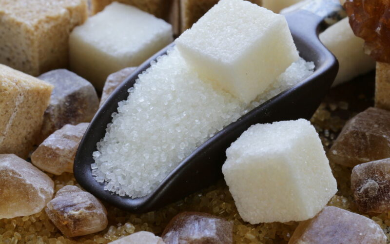 “الأبيض بكام” سعر كيلو السكر اليوم للمستهلك في جميع الاسواق والمنافذ التجارية