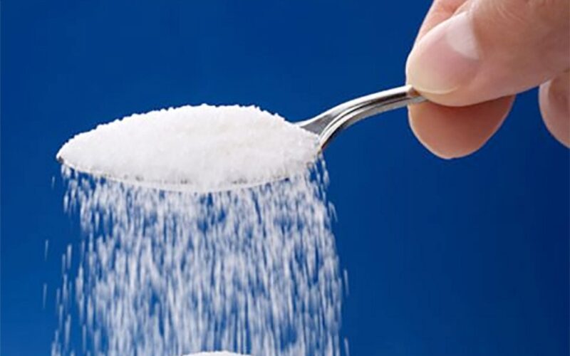 “السكر زى المرجيحة يوم تحت وفوق” سعر كيلو السكر اليوم 2023 في الاسواق والمحلات واسعار جميع السلع الاساسية