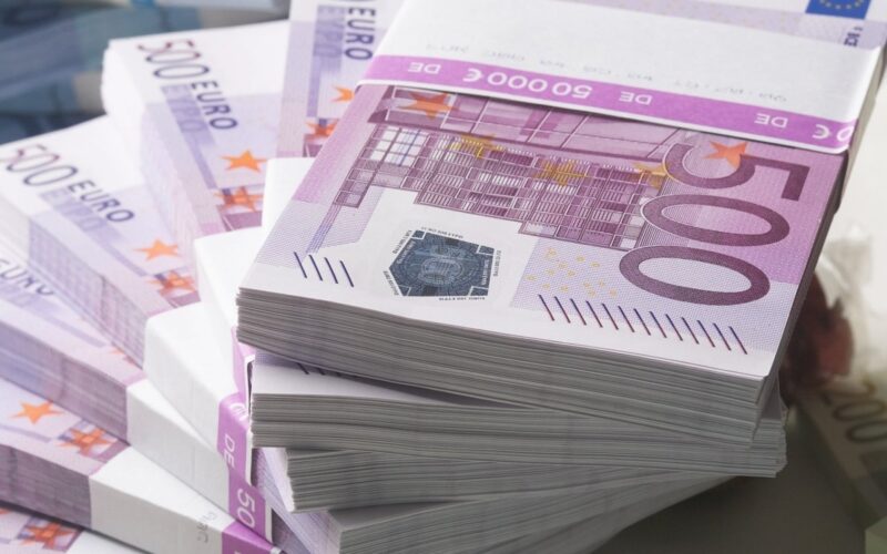“منافسة اليورو مع الجنيه” سعر اليورو سوق سوداء اليوم الاثنين 29 يناير 2024 في بداية التعاملات التعاملات