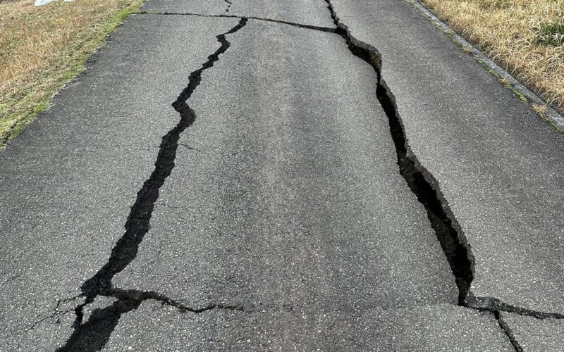 “مشاهد مرعبة” زلزال اليابان اليوم بقوة 7.4 ريختر.. السلطات تحذر من تسونامي مدمر