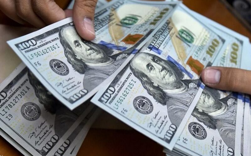 “الدولار عامل قلبان” أسعار العملات في السوق السوداء اليوم في مصر بتاريخ 4 يناير 2024