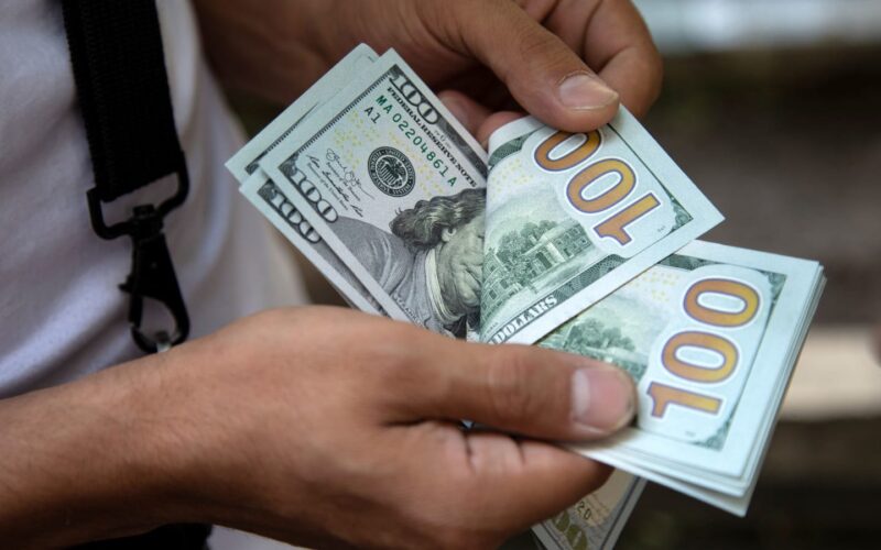 “الأخضر vs الجنيه” سعر الدولار اليوم في مصر تحديث يومي السوق السوداء والبنوك الخميس 4 يناير 2024