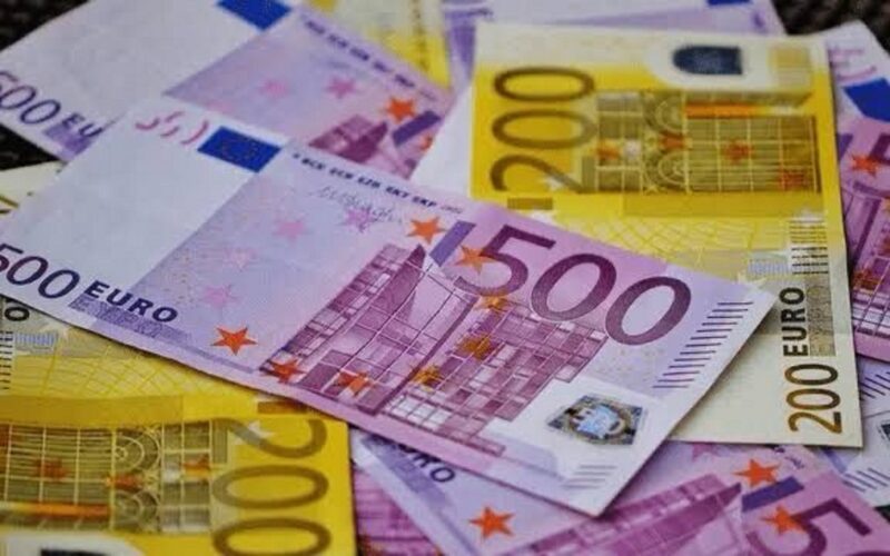 بكام اسعار اليورو في السوق السوداء اليوم الجمعه 12 يناير 2024 وفي كافة البنوك المصرية