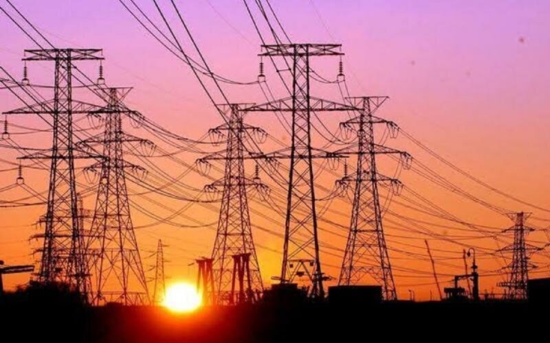 “الكهرباء هتقطع امته” مواعيد قطع الكهرباء الجديدة في مصر 2024 تزامنا مع بداية امتحانات نصف العام