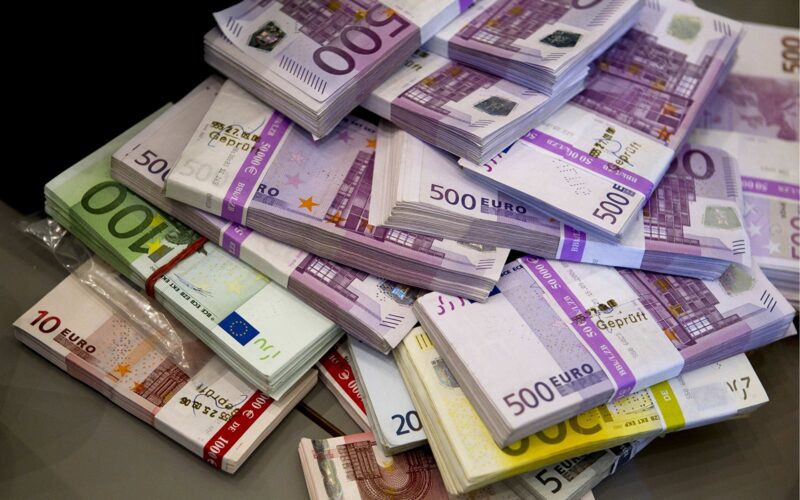 “إيطاليا مستنياك” سعر اليورو في مصر بالسوق السوداء اليوم الجمعة 23 فبراير 2024