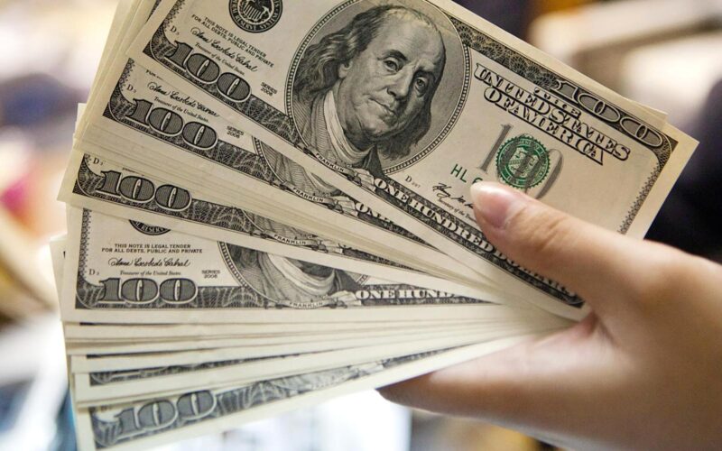 “العُملة الخضراء” 100 دولار امريكي يساوي كم مصري؟ | سعر الدولار الامريكي في السوق السوداء اليوم الخميس 15 فبراير 2024