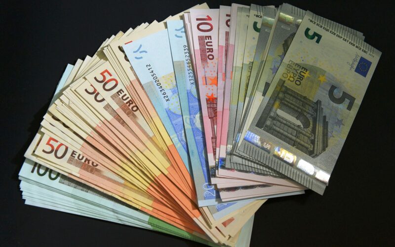 “اليورو عامل بكام؟” سعر اليورو مقابل الجنيه المصري في السوق السوداء اليوم الإثنين 26 فبراير 2024