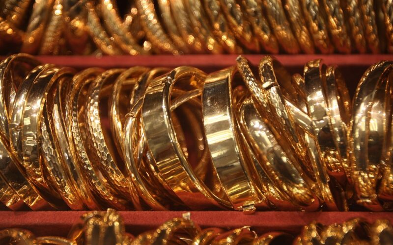 “انخفض الذهب الحق اشتري شبكتك” سعر جرام الذهب عيار 21 سعر الذهب اليوم السبت 23 مارس 2024 في مصر