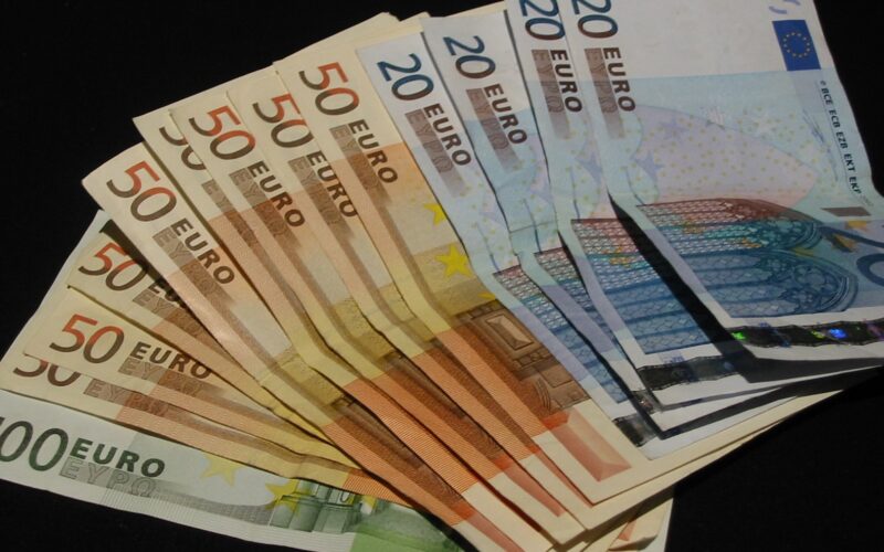 سعر اليورو اليوم الخميس 21 مارس 2024 في السوق السوداء