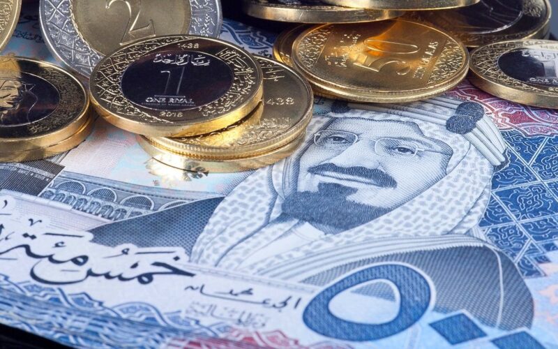 “الخليجي جن جنونه” سعر الريال السعودي في السوق السوداء اليوم الخميس 21 مارس 2024 وجميع البنوك