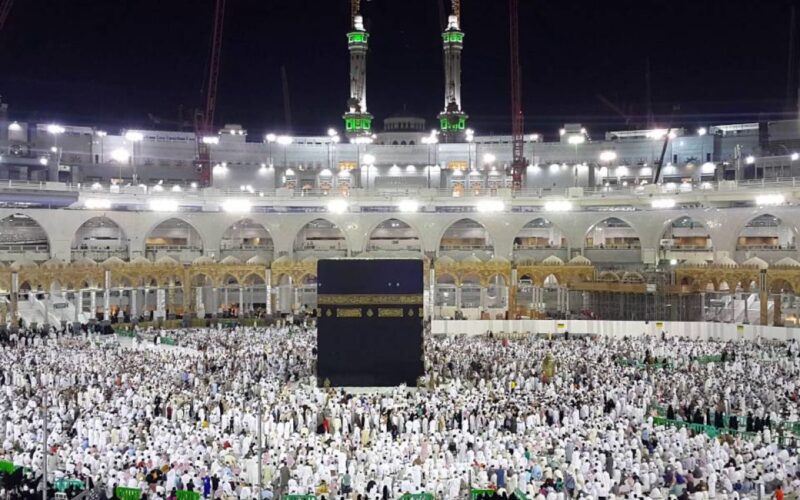 ننشُر جدول أئمة الحرم المكي رمضان 1445 وفقاً لوكالة شؤون الأئمة والمؤذنين في السعودية