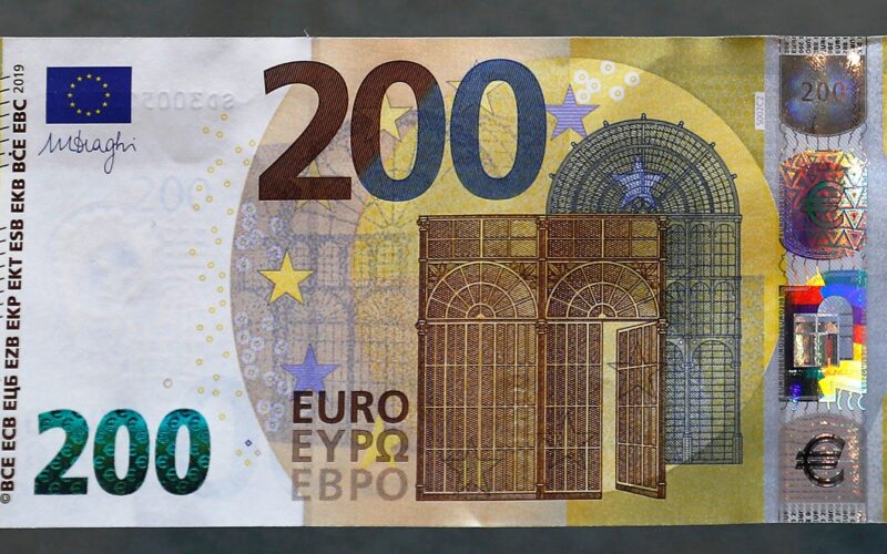 “الاوروبي علي كام” سعر اليورو في السوق السوداء اليوم الاربعاء 20 مارس 2024 في مصر
