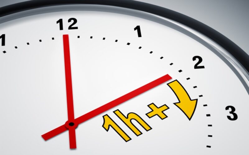 “بعد 11 يومًا” تغيير الساعة التوقيت الصيفي 2024.. متى يبدأ تقديم الساعة 60 دقيقة؟