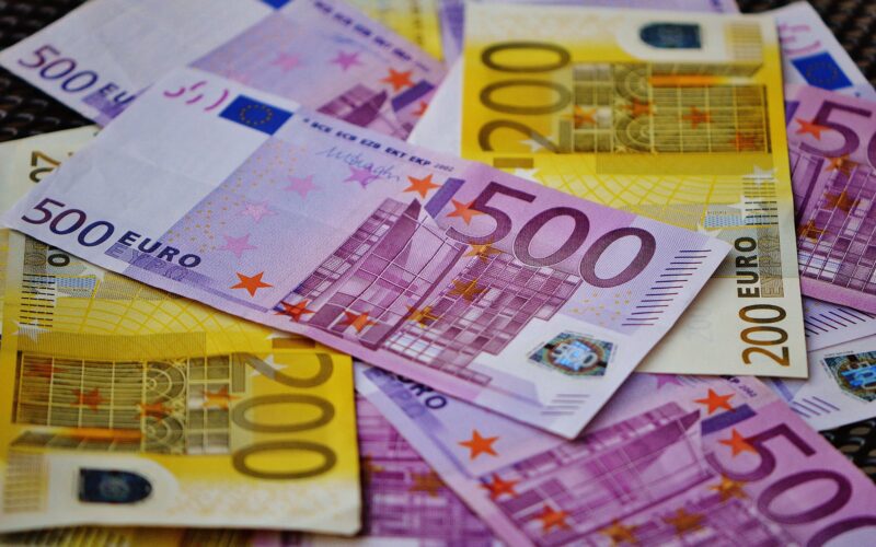 كم سعر اليورو مقابل الجنيه المصري في السوق السوداء اليوم الإثنين 15-4-2024 وبجميع البنوك