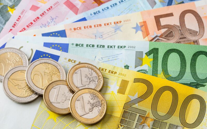 “100 يورو بكام مصري” سعر اليورو اليوم في السوق السوداء الأثنين بتاريخ 22 أبريل 2024 وفي جميع البنوك المصرية