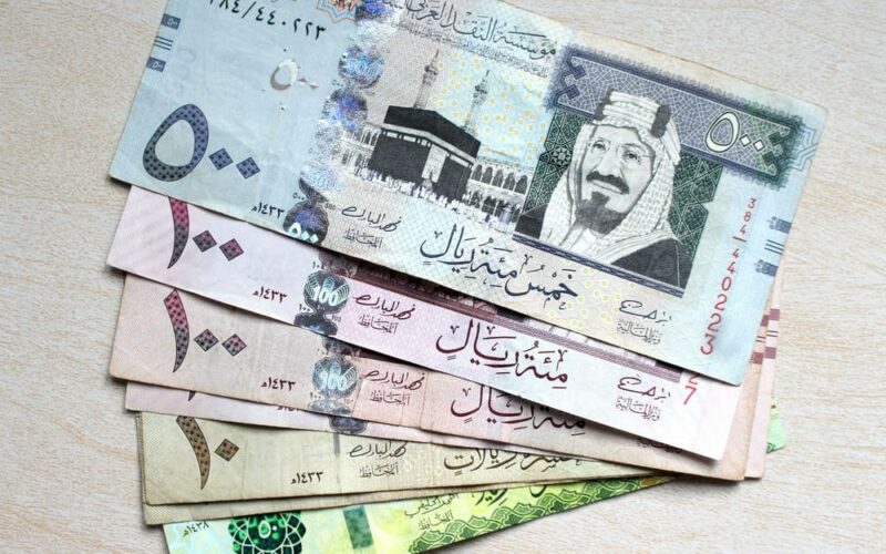 رايح علي فين السعودي!.. سعر الريال السعودي مقابل الجنيه المصري في السوق السوداء اليوم الثلاثاء 9 ابريل 2024