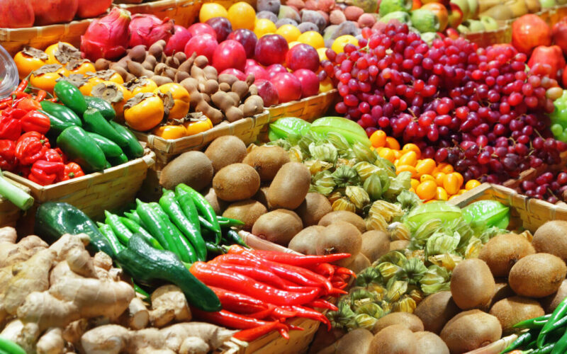 “عنب وخوخ” أسعار الفاكهة اليوم الأحد 28 أبريل 2024 في سوق العبور