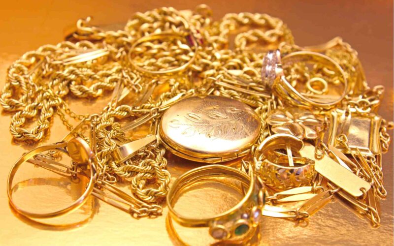 هدوء في سعر جرام الذهب عيار 21 سعر الذهب اليوم الأحد 28 أبريل 2024