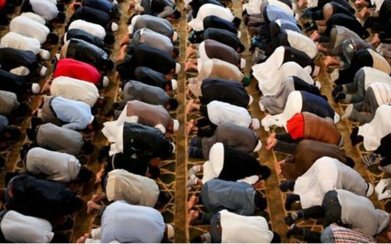 “يباهي بك الله ملائكته” طريقة صلاة التهجد وفضل صلاة التهجد في رمضان 1445_2024