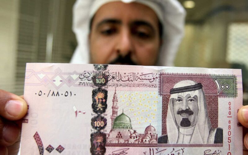 السعودي هيودينا لفين!! سعر الريال السعودي مقابل الجنيه المصري اليوم الاثنين 15 ابريل 2024 وكافة البنوك المصرية