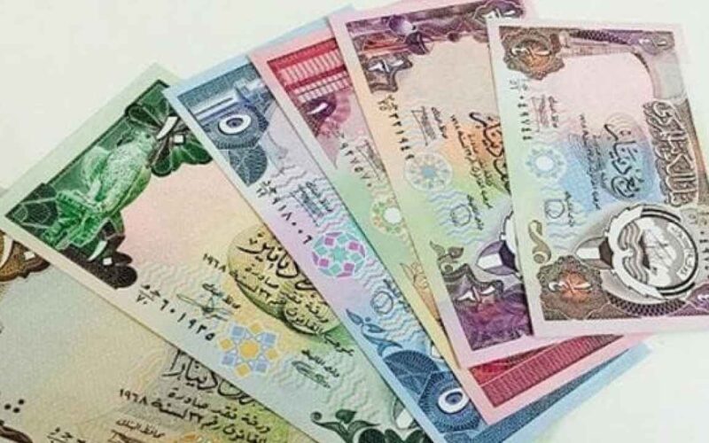 سعر صرف ١٠٠٠ دينار كويتي كم مصري في السوق السوداء في نهاية تعاملات الجمعة 5-4-2025