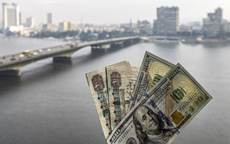 “الجنيه يتسعيد بريقه” أسعار العملات في السوق السوداء اليوم في مصر السبت 18 مايو 2024