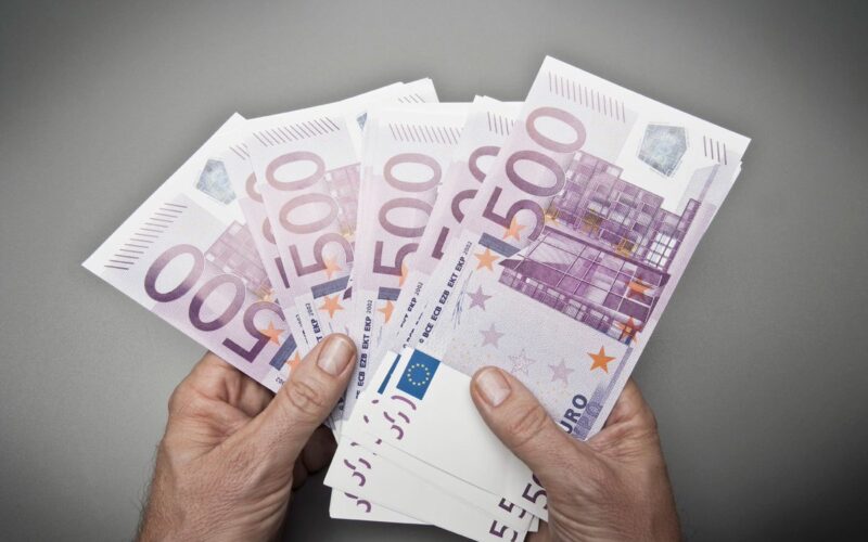 “عملة الاتحاد علي كام؟” سعر اليورو اليوم في السوق السوداء الأحد 12 مايو 2024 وبجميع البنوك