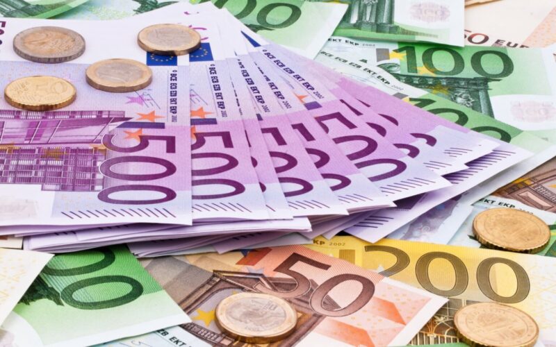 ” دولار ،يورو ، ريال ” اسعار العملات في السوق السوداء لحظه بلحظه في ختام تعاملات اليوم