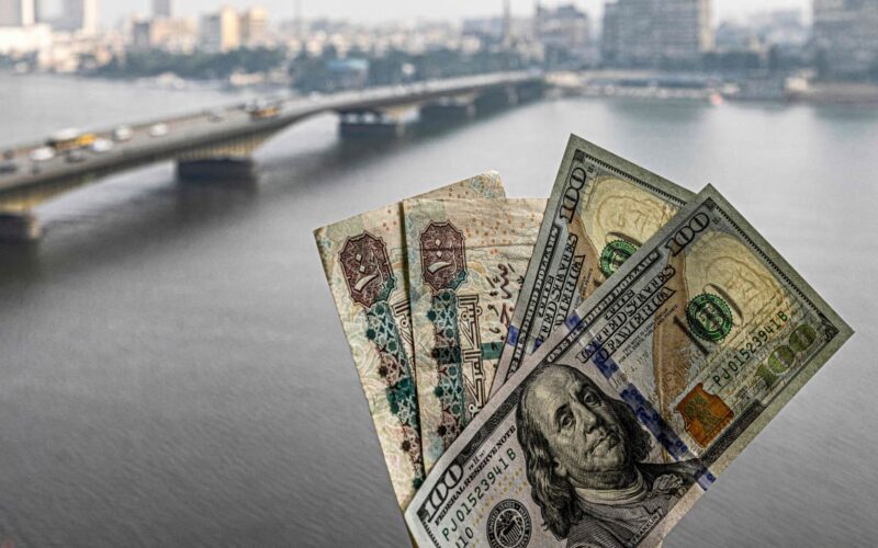 “الدولار VS  الجنيه” أعلى سعر للدولار اليوم في السوق السوداء الاحد 12-5-2024 والبنك المركزى المصري