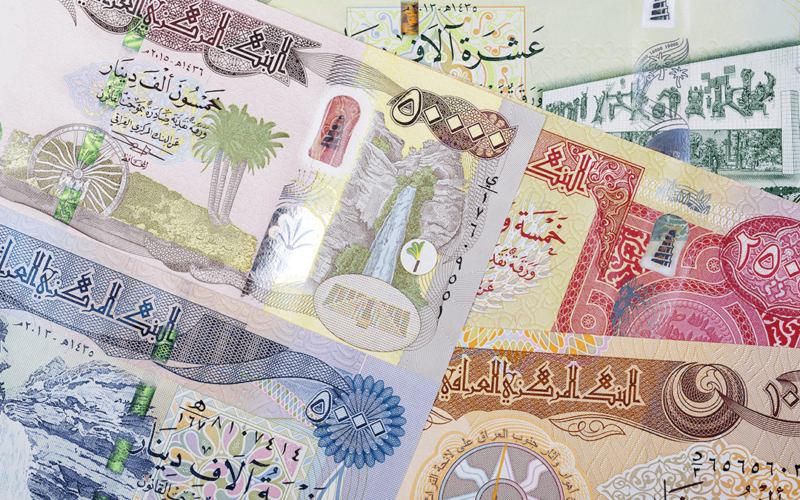 ننشر الآن سعر ١٠٠ دولار كم دينار عراقي اليوم الأثنين 27 مايو 2024 في السوق السوداء ومقابل الجنيه المصري