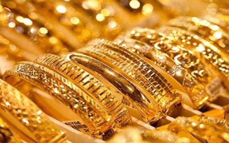 “الذهب بكــام؟” سعر الذهب اليوم عيار 21 الآن 2024 بيع وشراء بتاريخ 4 مايو بالمصنعية في محال الصاغة المصرية
