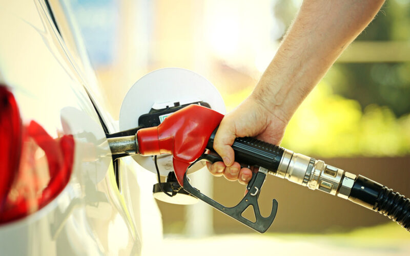 “اشتعال البنزين” زيادة سعر البنزين اليوم 92 و 95 بعد القرار الاخير من لجٌنة التسعير التلقٌائي للمواد البترولية