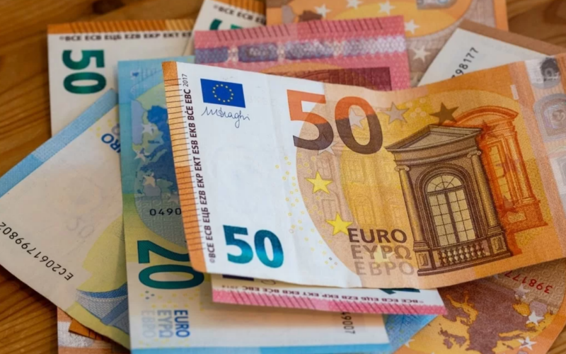 “اليورو× الدولار” اعلي سعر لليورو و الدولار في البنوك اليوم الثلاثاء 4 يونيو 2024 مقابل الجنيه المصري