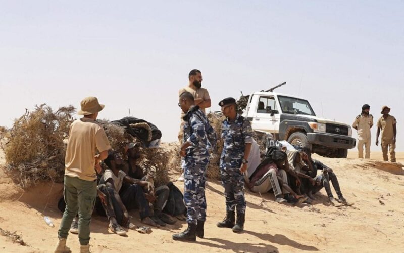 اكتشاف مقبرة جماعية في الصحراء على الحدود الليبية.. تعرف على تصريح المنظمة الدولية للهجرة