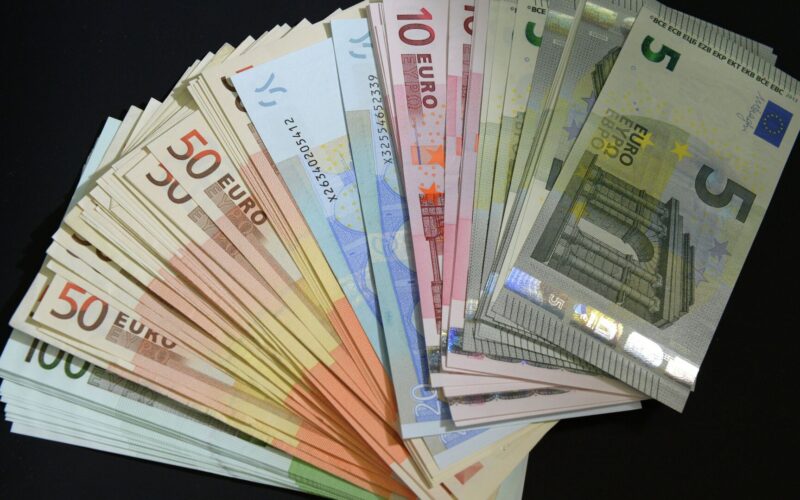 100 يورو كم جنيه مصري اليوم الاربعاء الموافق 3 يوليو 2024 ببداية التعاملات في البنوك المصرية والسوق السوداء