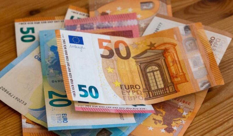 “لحظة بلحظه” سعر اليورو اليوم الاثنين 1 يوليو 2024 في البنوك والسوق السوداء