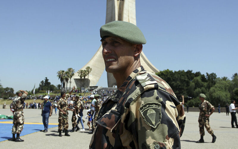 “سجل حالاً” موقع التسجيل في صفوف الجيش الوطني الشعبي 2024 ضباط بالجزائر عبر mdn.dz