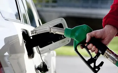 سعر البنزين اليوم في مصر 2024 بعد الزيادة الجديدة وفقٌا لقرار لجنة التسعير التلقائي للمواد البترولية في بنزين 90 ،92،80